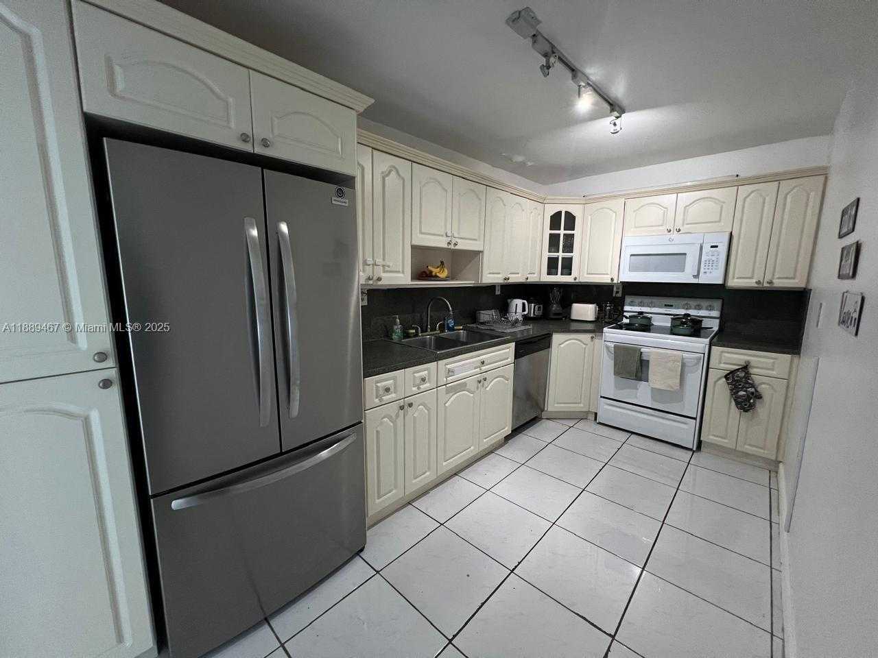 Small Image of 6801 INDIAN CREEK DR #509, Miami Beach Number 15