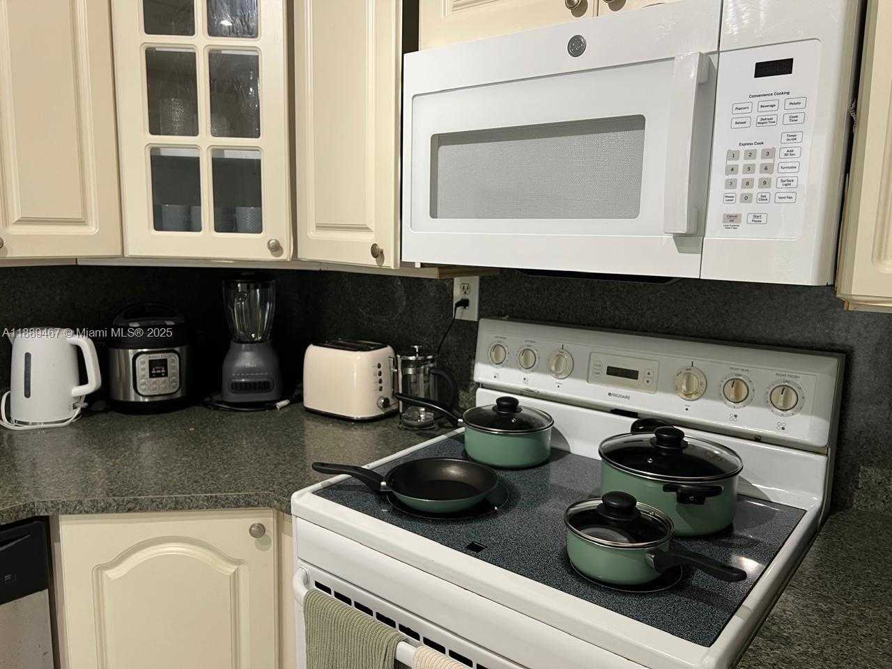 Small Image of 6801 INDIAN CREEK DR #509, Miami Beach Number 17