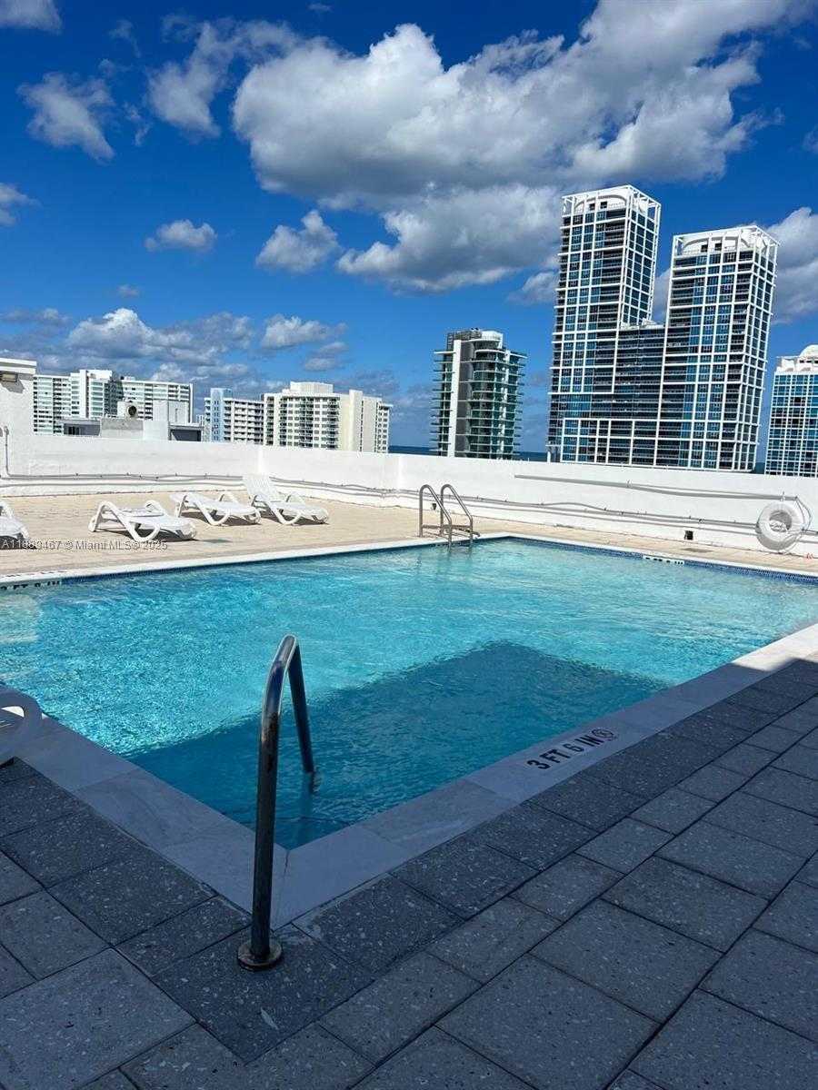 Small Image of 6801 INDIAN CREEK DR #509, Miami Beach Number 8