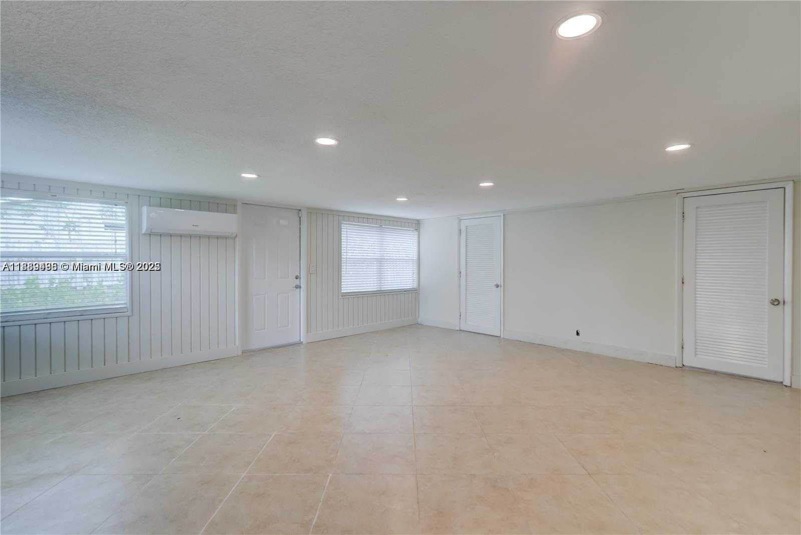 Small Image of Hollywood Number 9