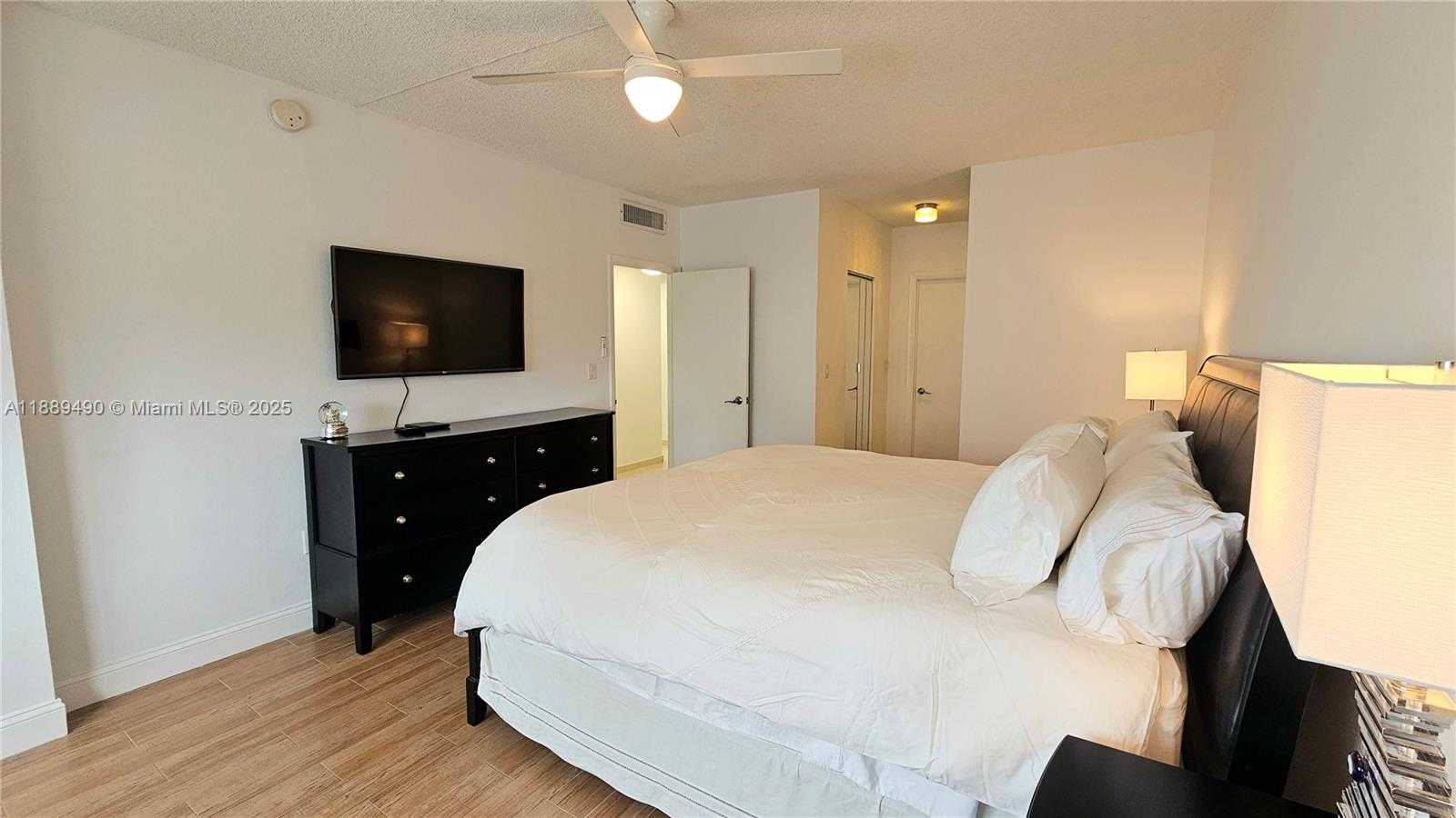 Small Image of 1980 SOUTH OCEAN DR #7F, Hallandale Beach Number 15