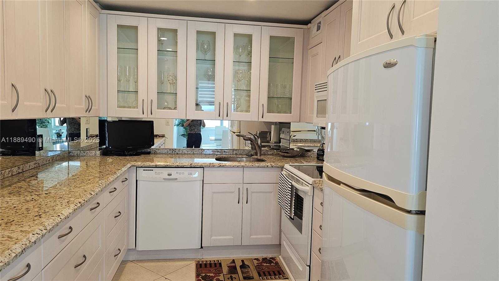 Small Image of 1980 SOUTH OCEAN DR #7F, Hallandale Beach Number 3