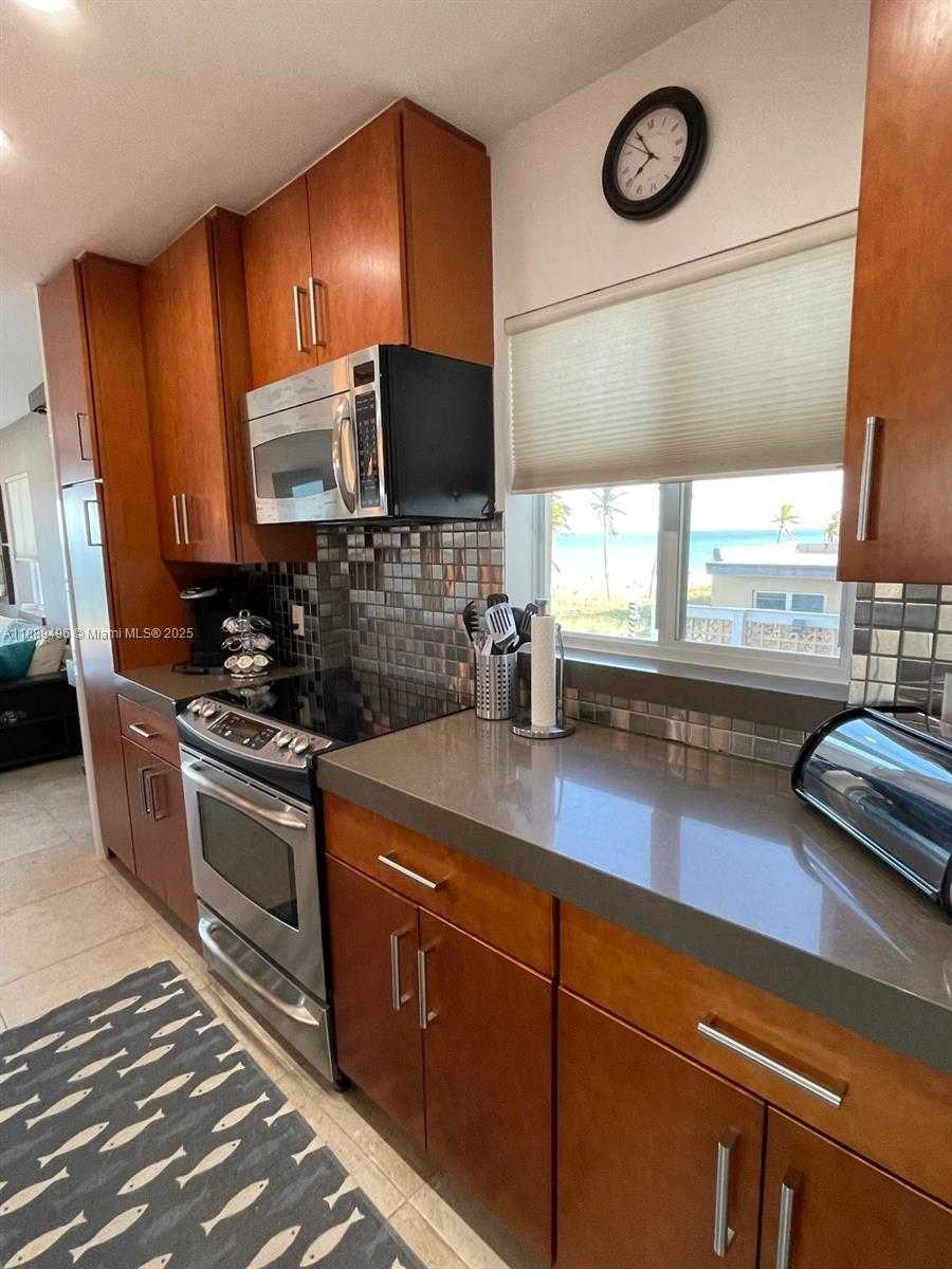 Small Image of 1815 NORTH SURF RD #304, Hollywood Number 10