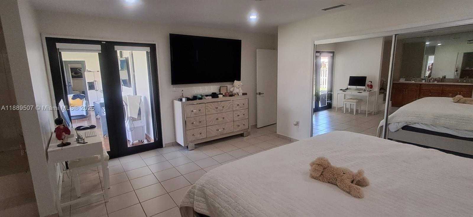Small Image of 1417 SOUTH WEST 139 AVE, Miami Number 22