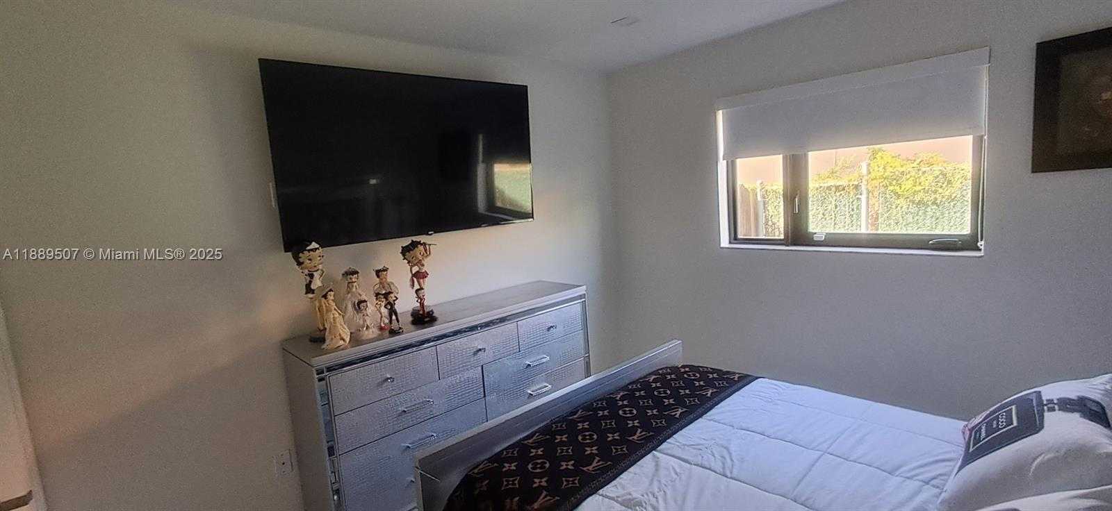Small Image of 1417 SOUTH WEST 139 AVE, Miami Number 28