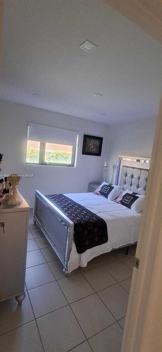Small Image of 1417 SOUTH WEST 139 AVE, Miami Number 31