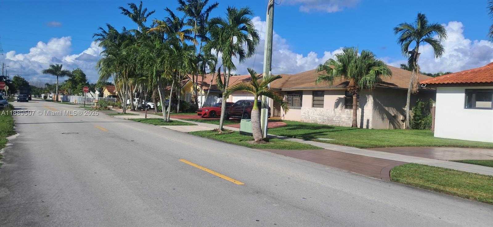 Small Image of 1417 SOUTH WEST 139 AVE, Miami Number 4