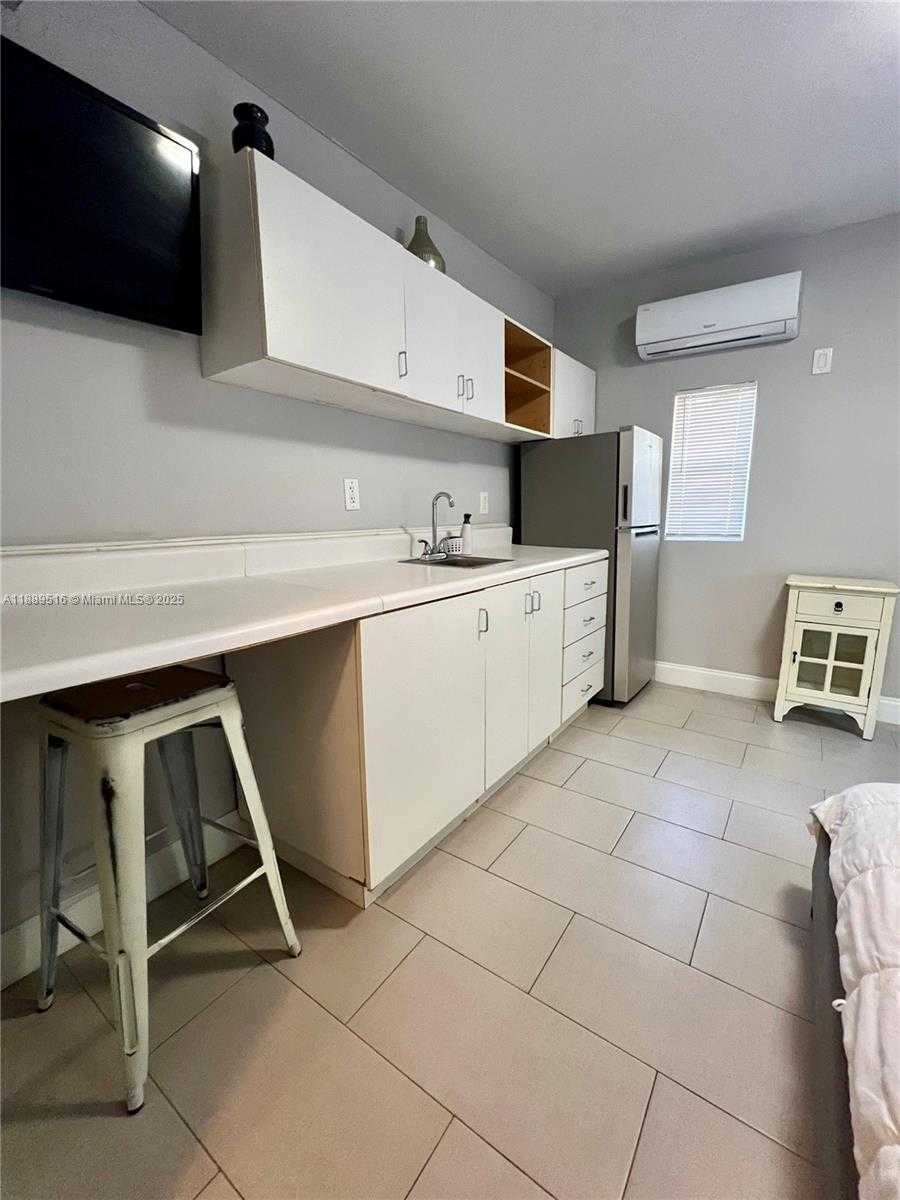 Small Image of 361 SOUTH WEST 20TH RD #Cottage A, Miami Number 5