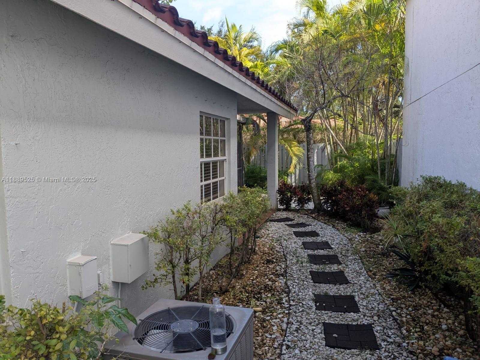 Small Image of 1250 WILLOW DR, Weston Number 16