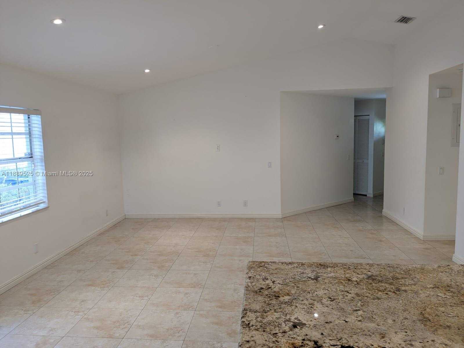 Small Image of 1250 WILLOW DR, Weston Number 4
