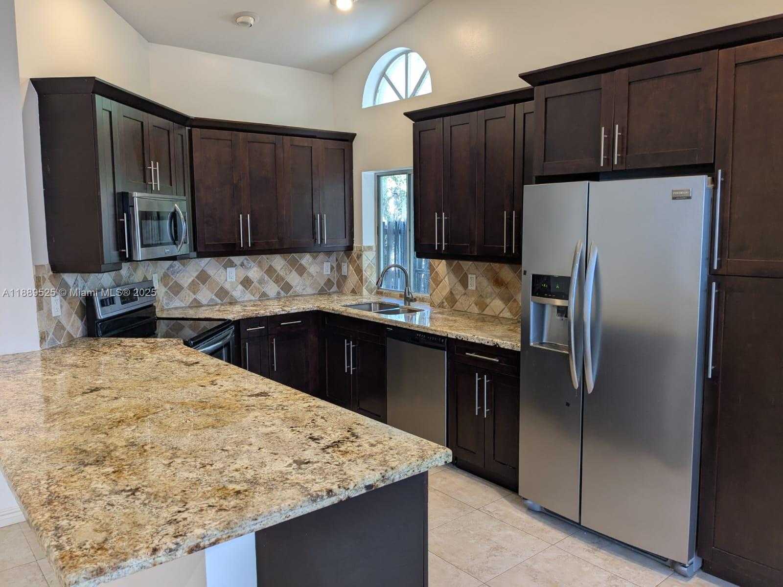 Small Image of 1250 WILLOW DR, Weston Number 6