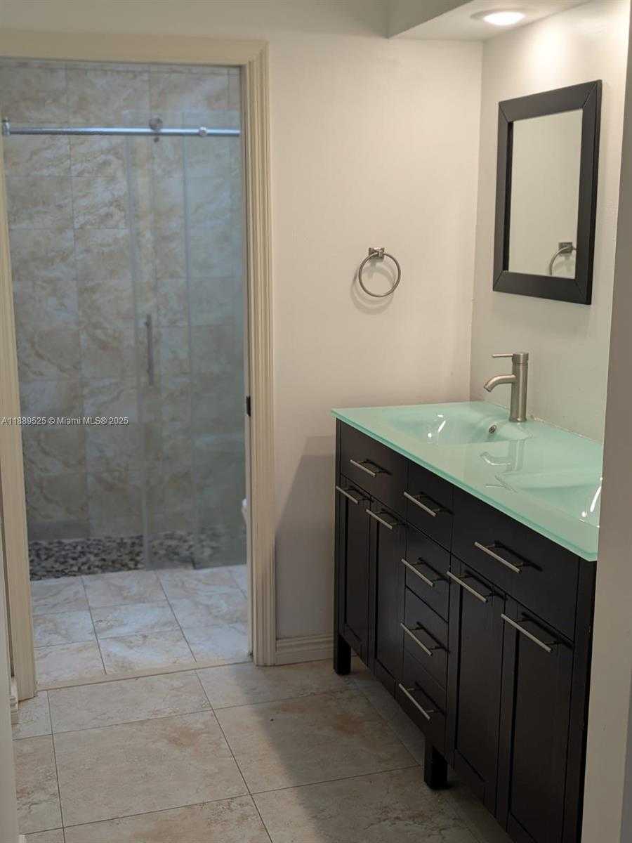 Small Image of 1250 WILLOW DR, Weston Number 9