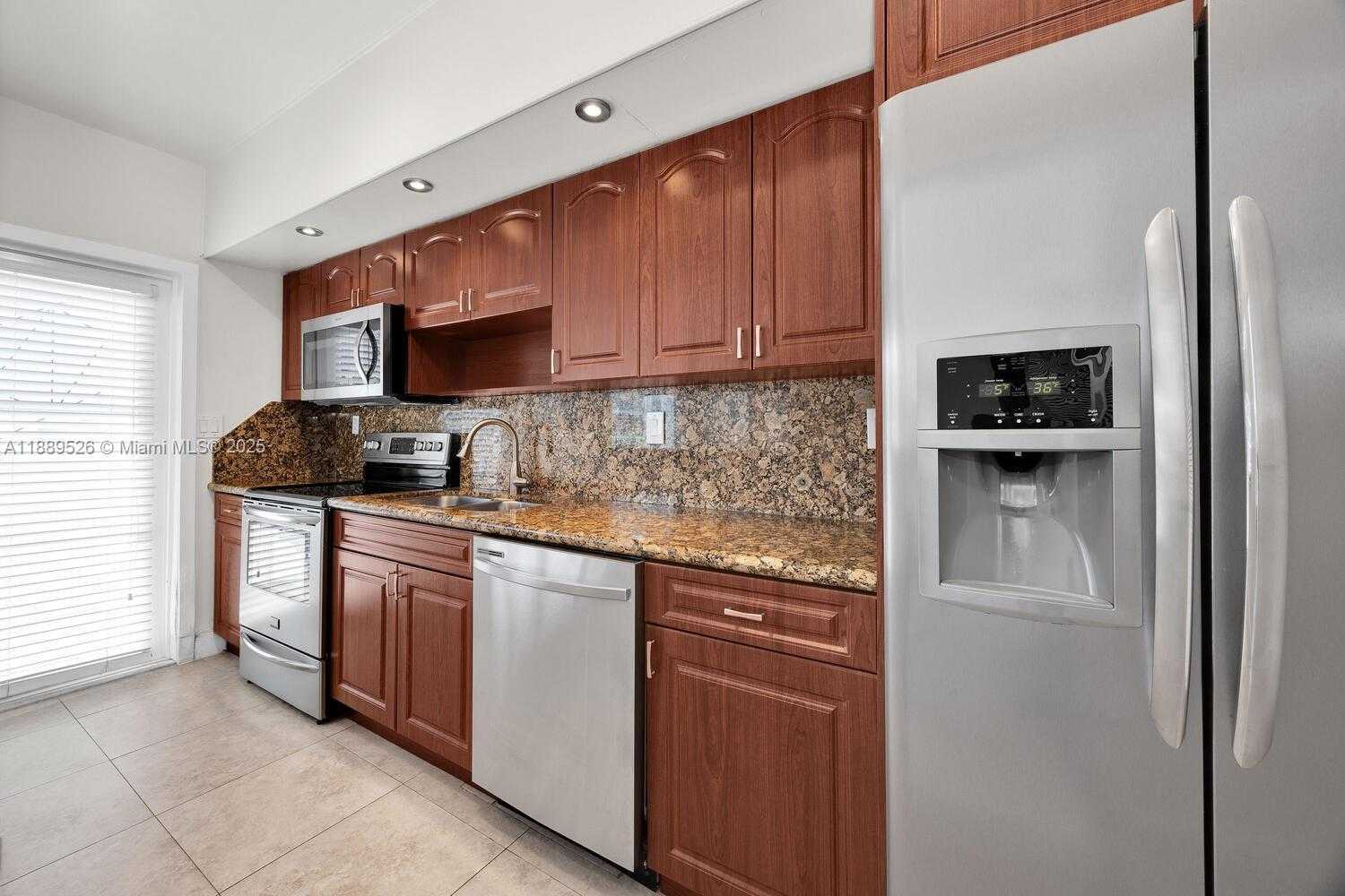 Small Image of 940 SEVILLA AVE #108, Coral Gables Number 12