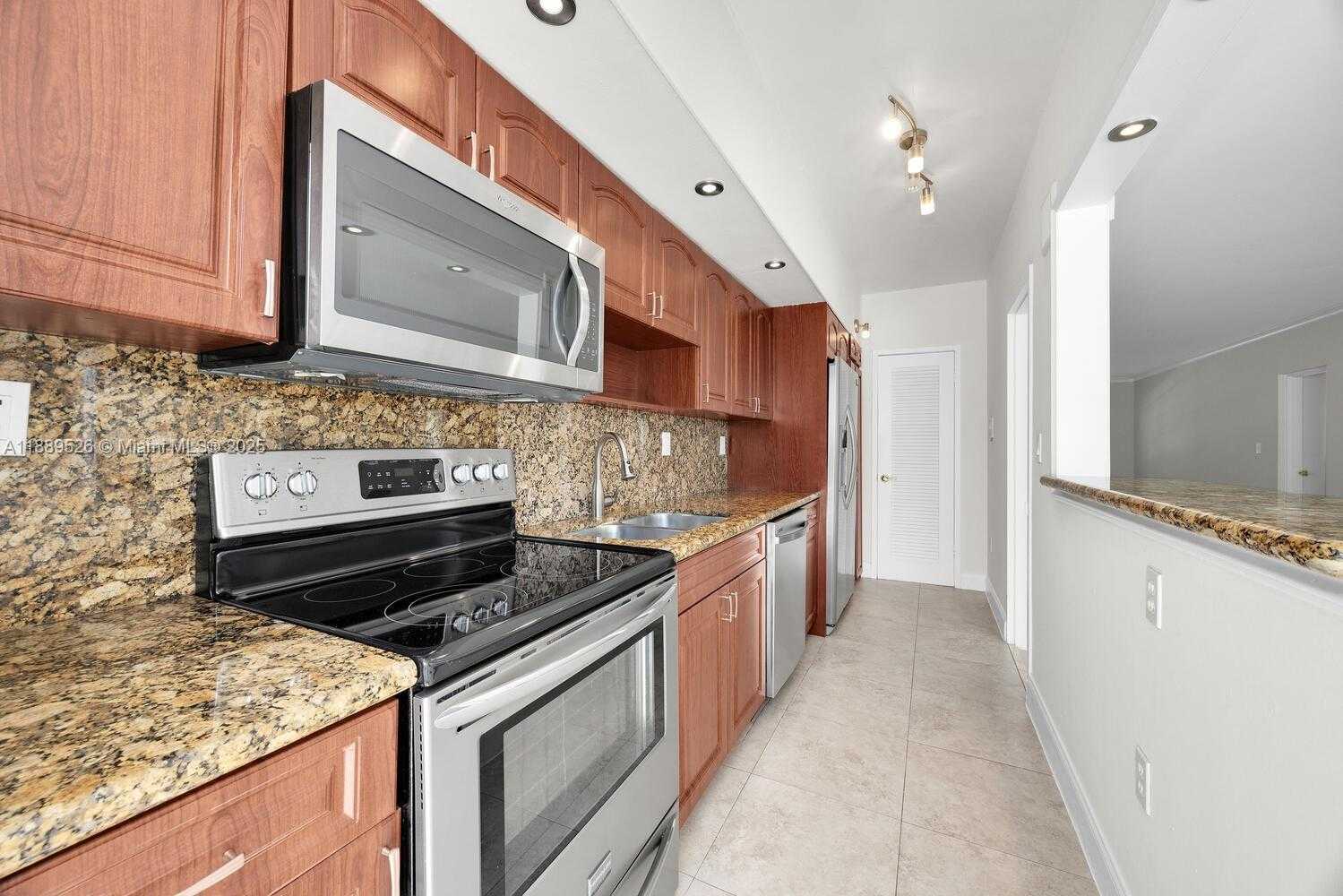 Small Image of 940 SEVILLA AVE #108, Coral Gables Number 13