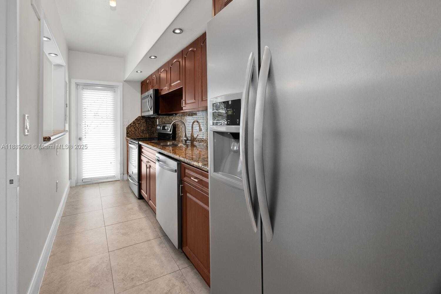 Small Image of 940 SEVILLA AVE #108, Coral Gables Number 14