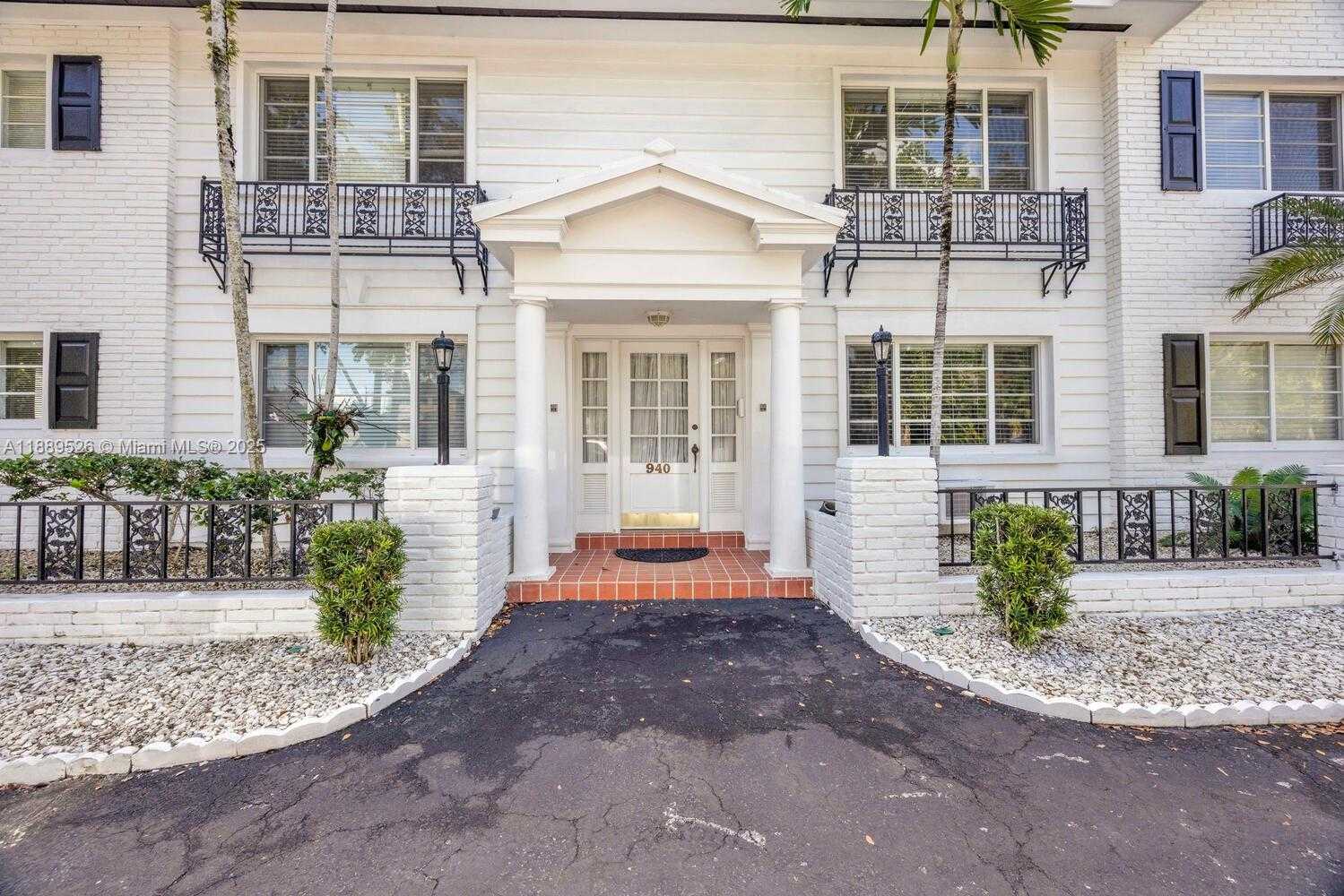 Small Image of 940 SEVILLA AVE #108, Coral Gables Number 16