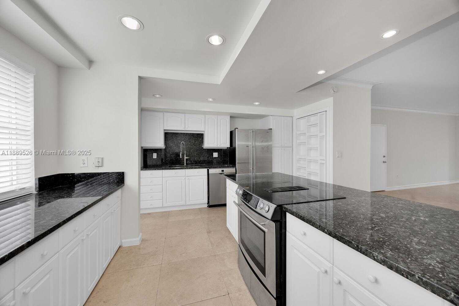 Small Image of 940 SEVILLA AVE #108, Coral Gables Number 2