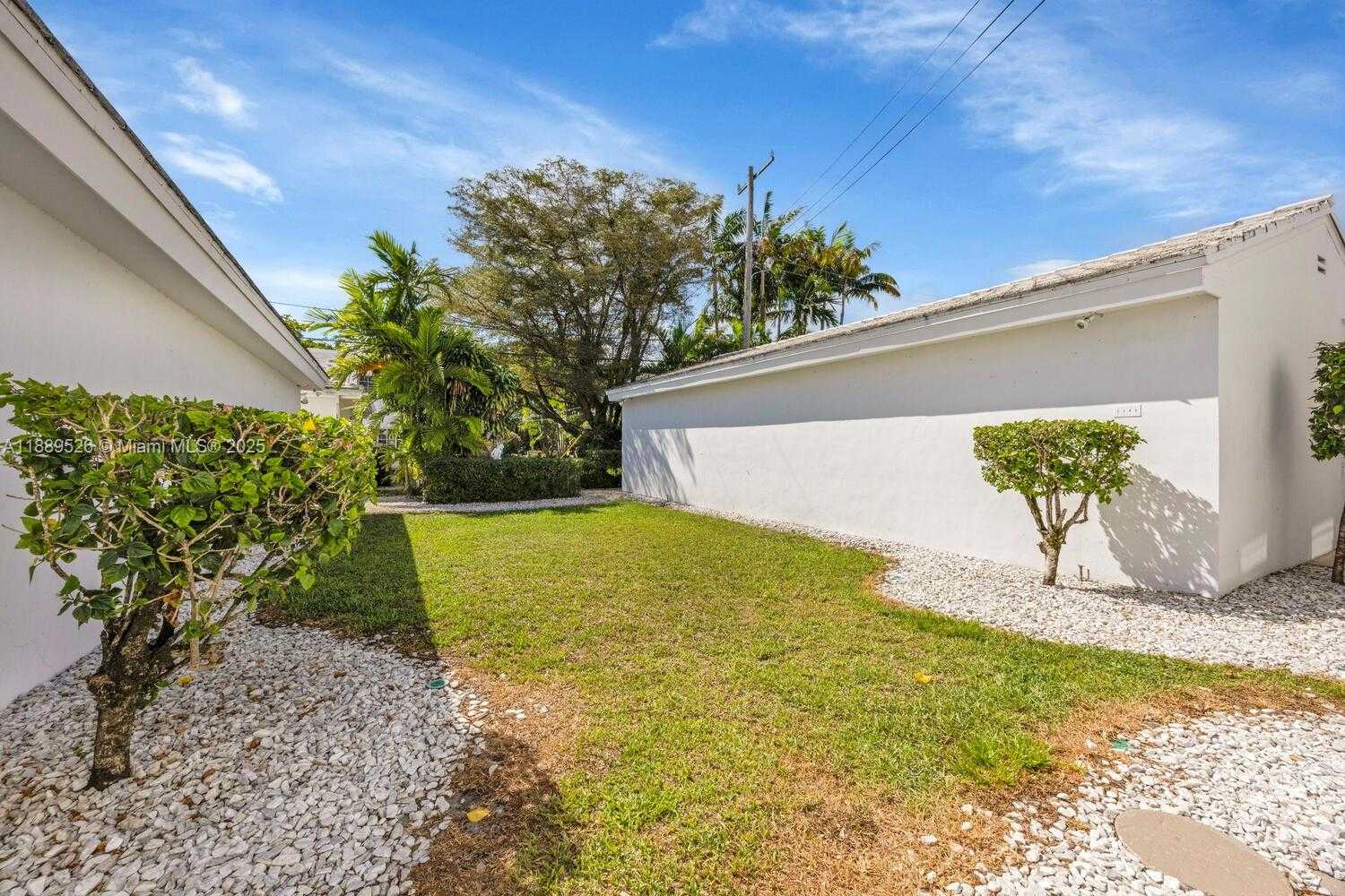 Small Image of 940 SEVILLA AVE #108, Coral Gables Number 22