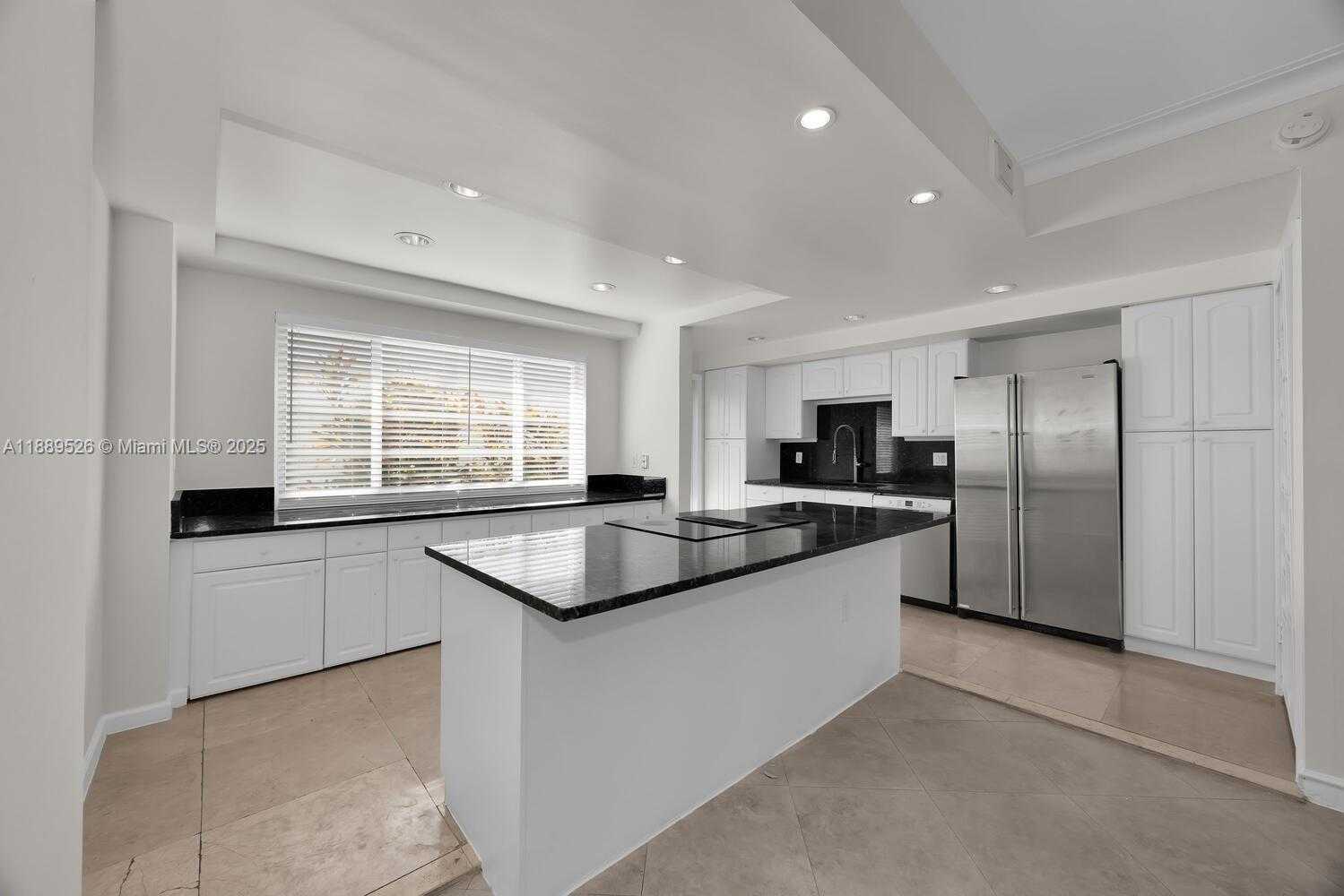 Small Image of 940 SEVILLA AVE #108, Coral Gables Number 3