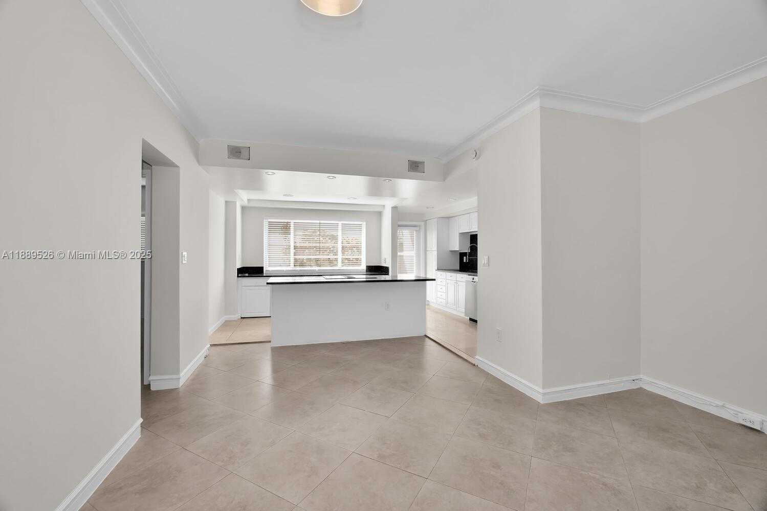 Small Image of 940 SEVILLA AVE #108, Coral Gables Number 4