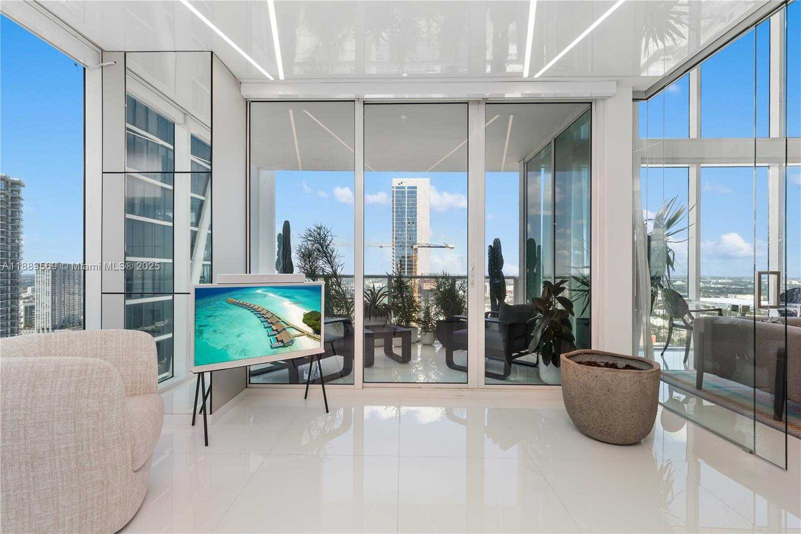 Small Image of 1040 BISCAYNE BLVD #4207, Miami Number 17