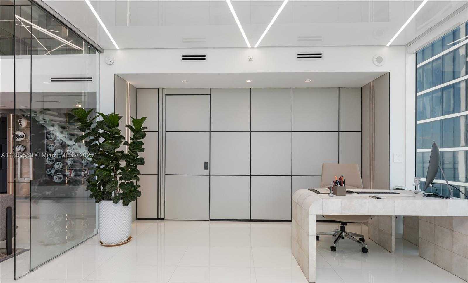 Small Image of 1040 BISCAYNE BLVD #4207, Miami Number 20