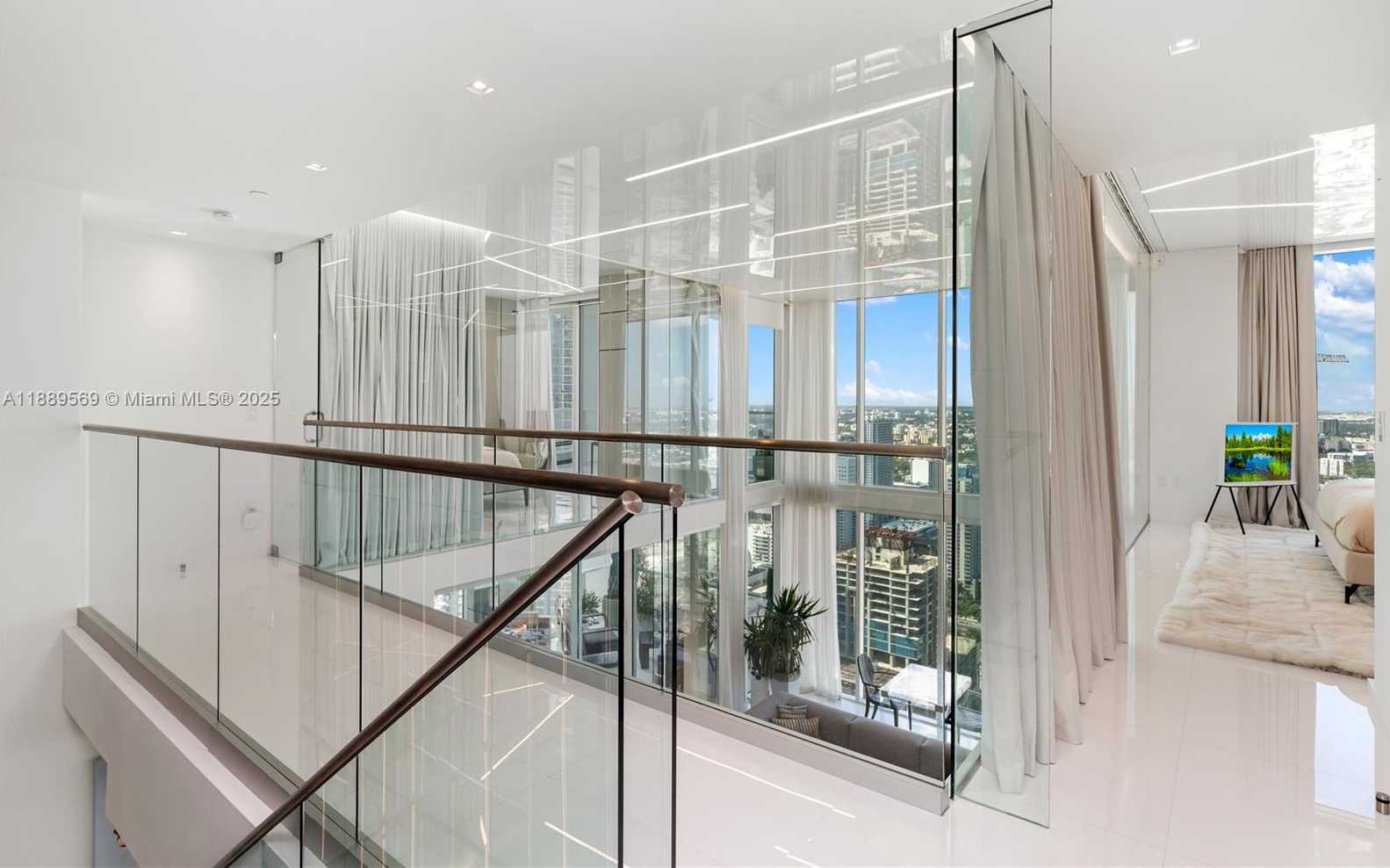 Small Image of 1040 BISCAYNE BLVD #4207, Miami Number 23