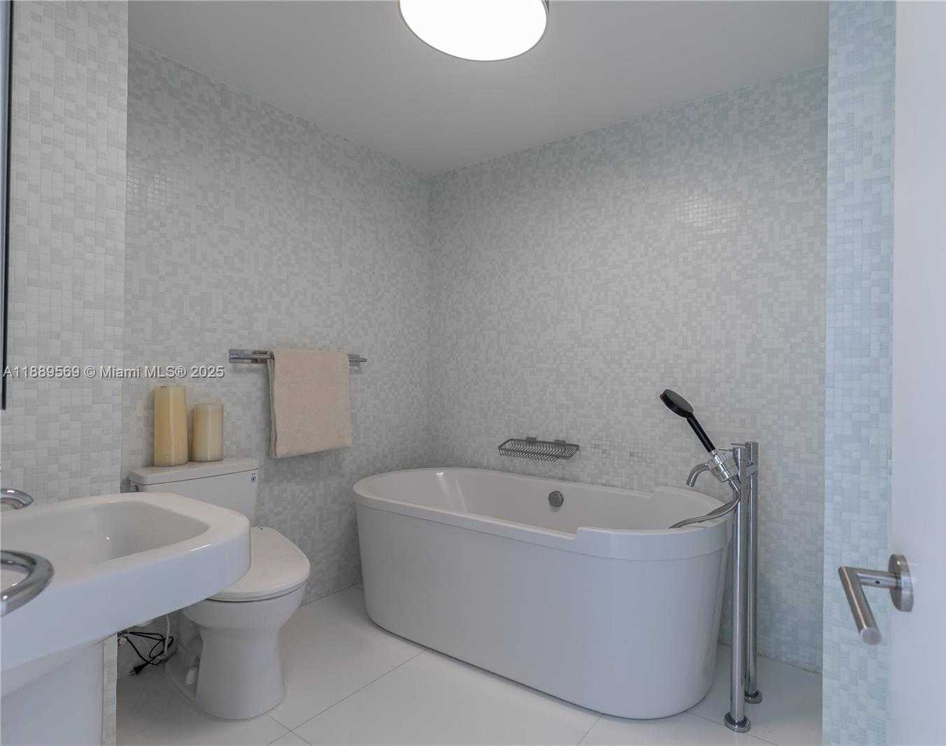 Small Image of 1040 BISCAYNE BLVD #4207, Miami Number 28