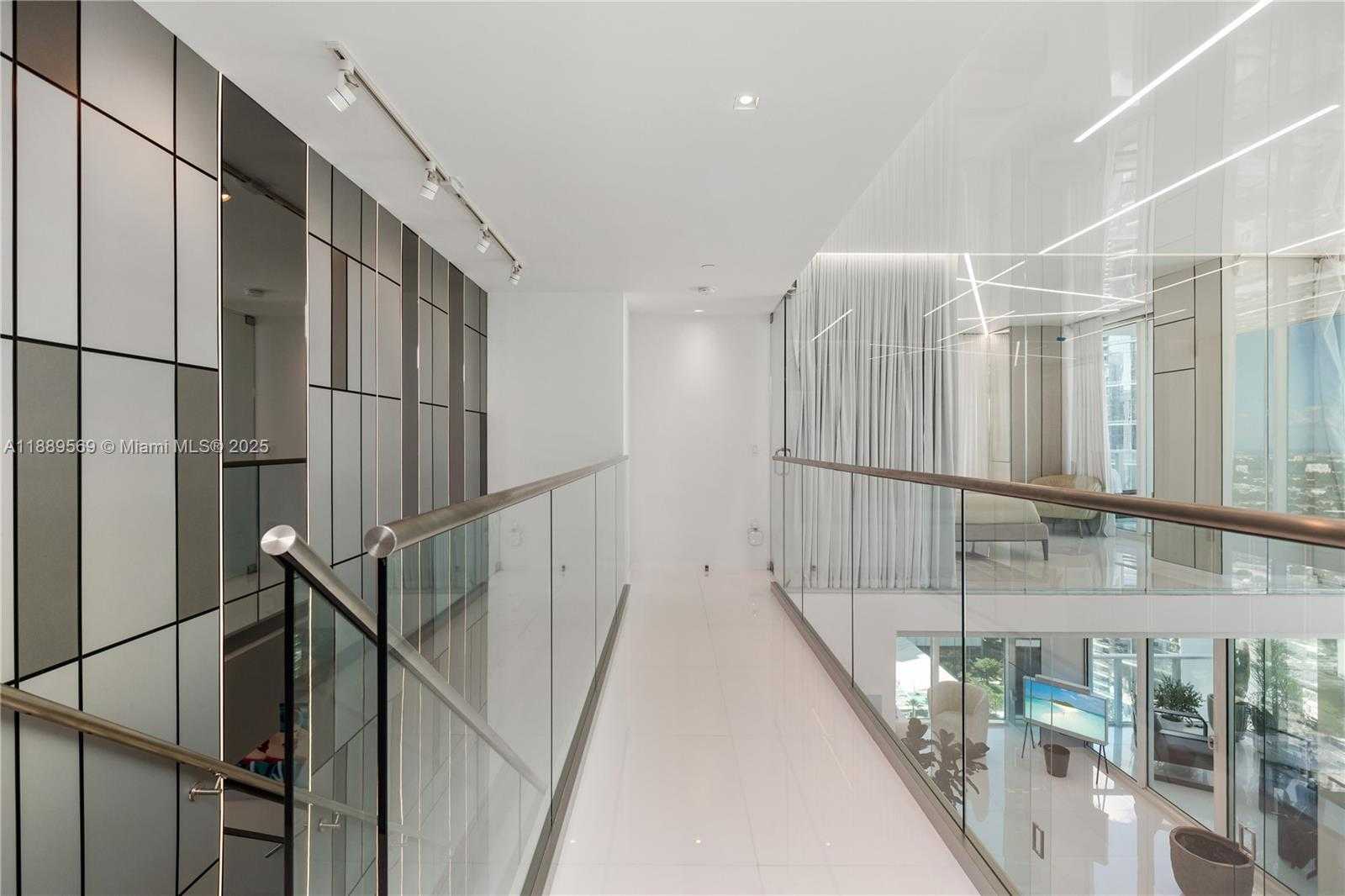 Small Image of 1040 BISCAYNE BLVD #4207, Miami Number 29