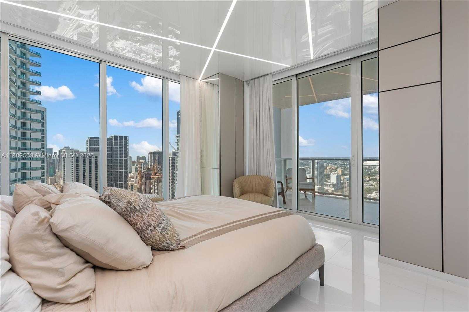 Small Image of 1040 BISCAYNE BLVD #4207, Miami Number 31