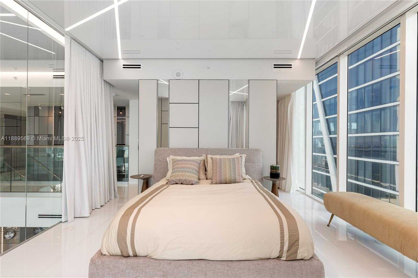 Small Image of 1040 BISCAYNE BLVD #4207, Miami Number 32
