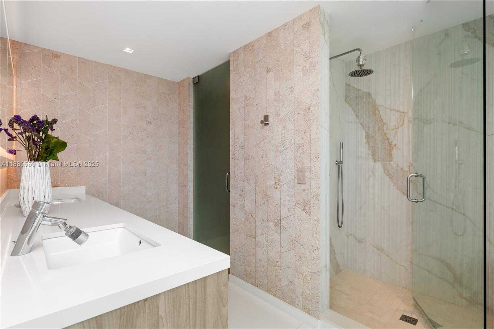 Small Image of 1040 BISCAYNE BLVD #4207, Miami Number 33