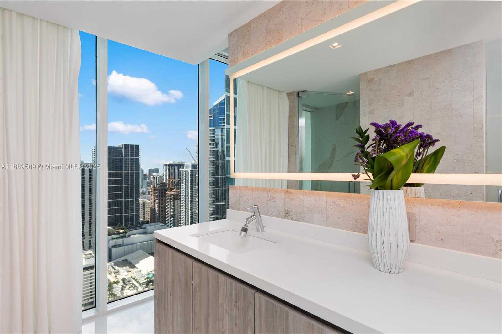 Small Image of 1040 BISCAYNE BLVD #4207, Miami Number 34