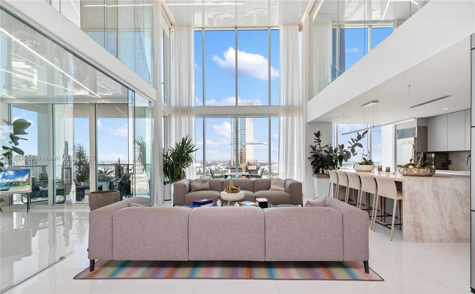 Small Image of 1040 BISCAYNE BLVD #4207, Miami Number 4