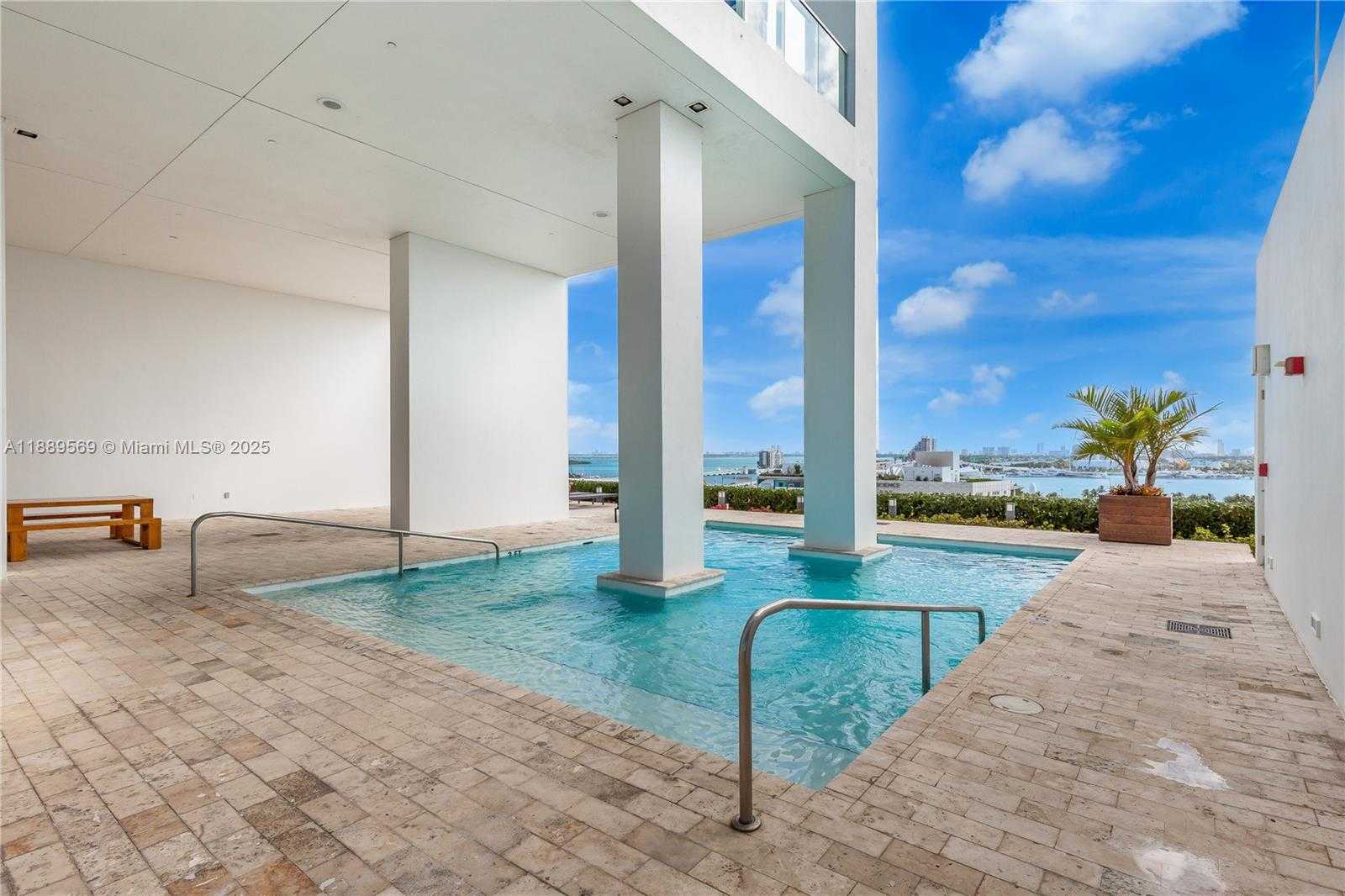 Small Image of 1040 BISCAYNE BLVD #4207, Miami Number 44