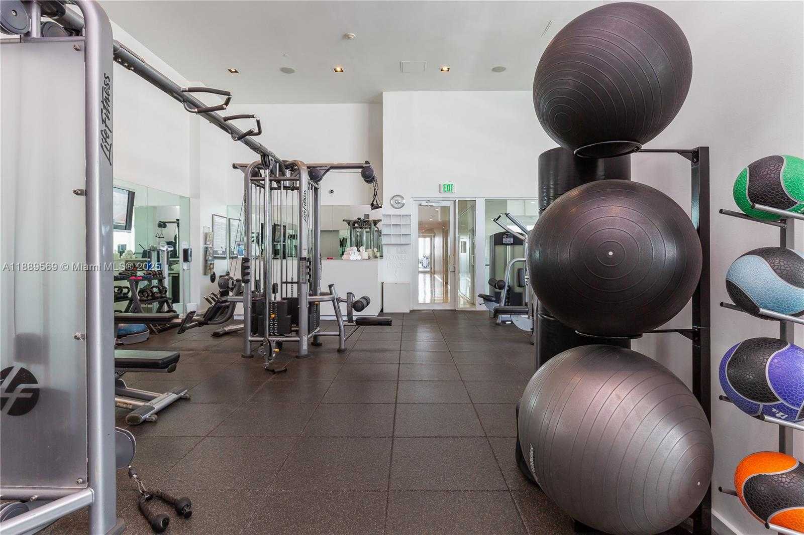 Small Image of 1040 BISCAYNE BLVD #4207, Miami Number 47
