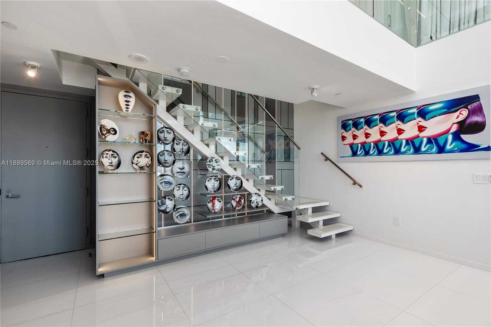 Small Image of 1040 BISCAYNE BLVD #4207, Miami Number 5
