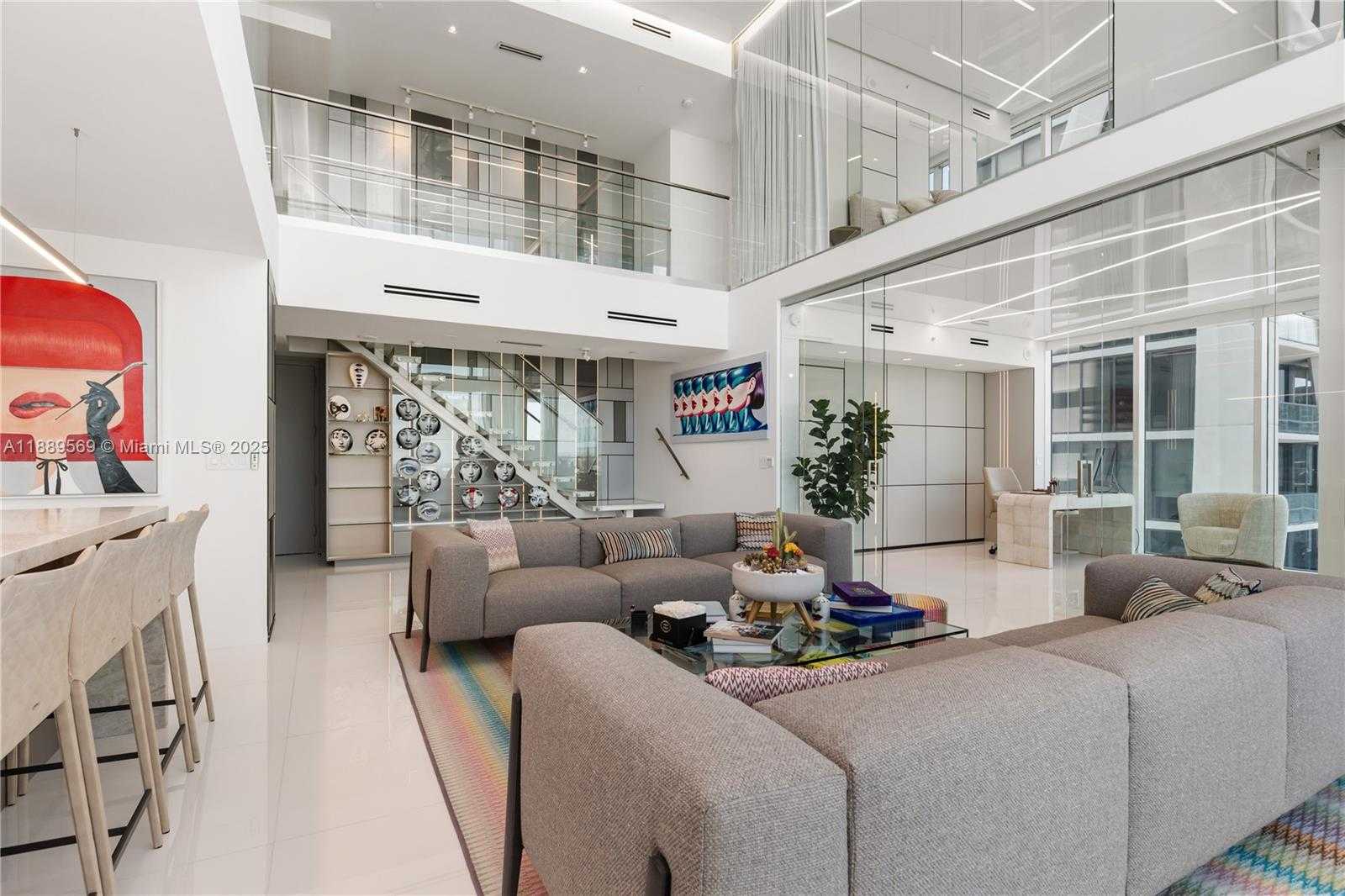 Small Image of 1040 BISCAYNE BLVD #4207, Miami Number 6