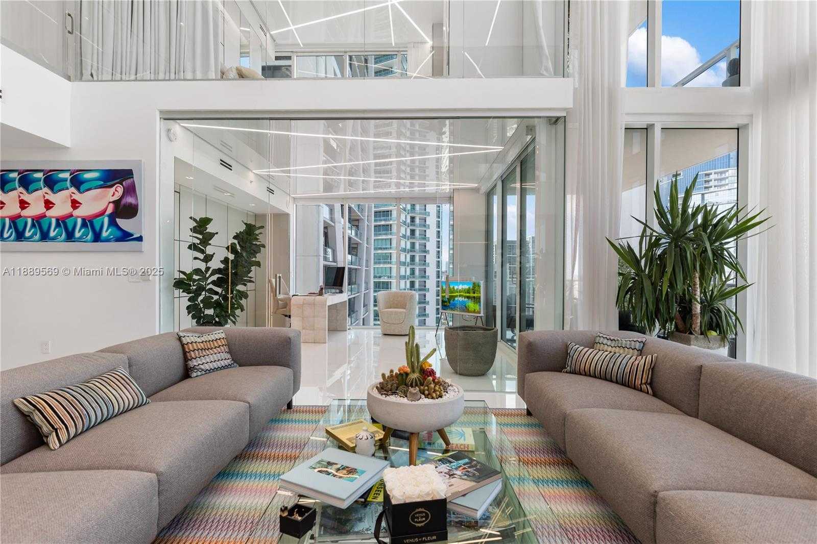 Small Image of 1040 BISCAYNE BLVD #4207, Miami Number 7