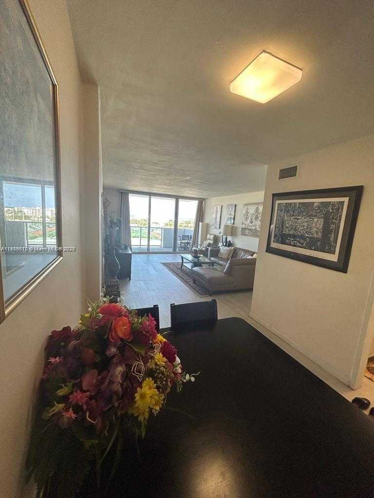 Small Image of 1200 WEST AVE #1008, Miami Beach Number 5