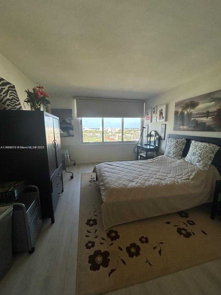 Small Image of 1200 WEST AVE #1008, Miami Beach Number 6