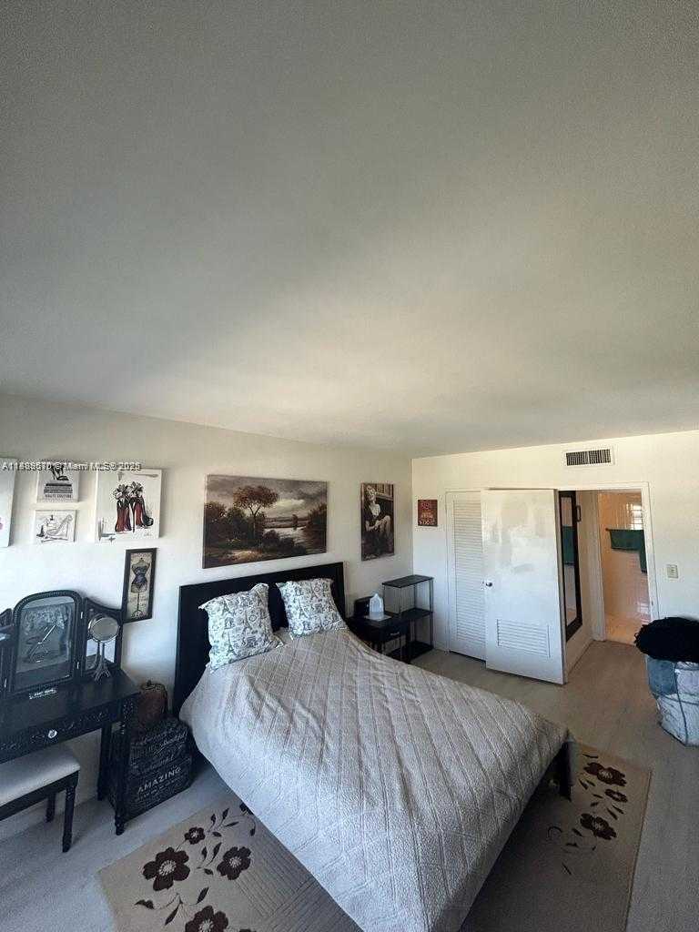 Small Image of 1200 WEST AVE #1008, Miami Beach Number 7