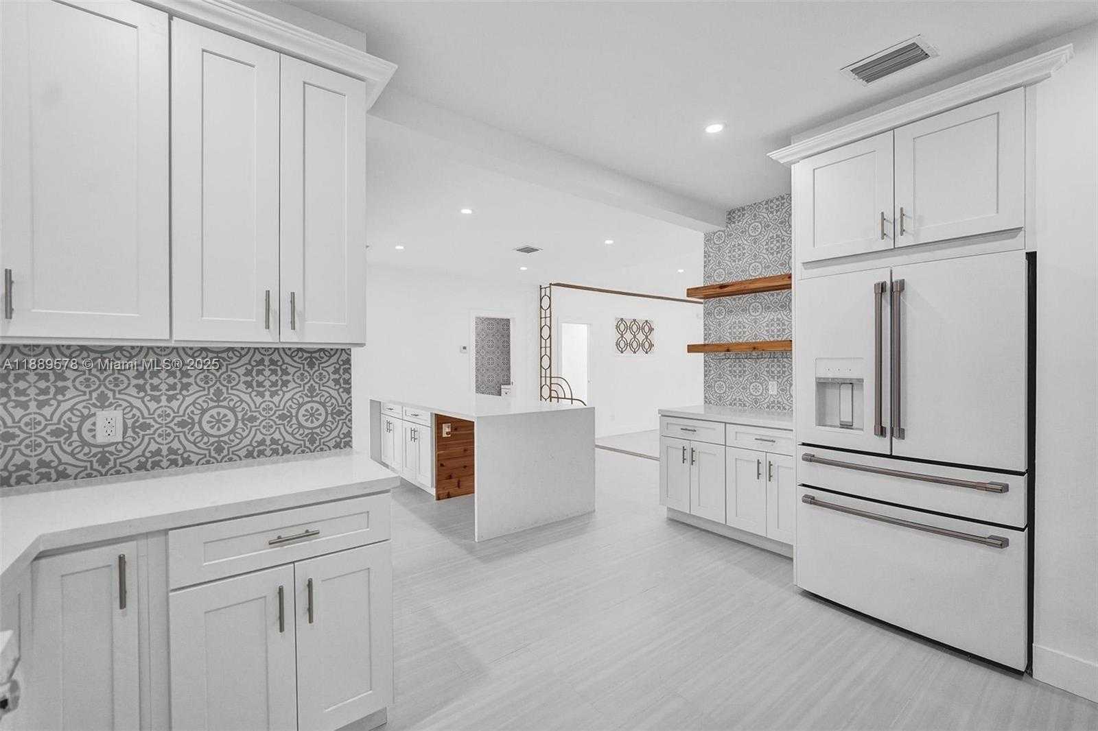 Small Image of 1430 MICHIGAN AVE, Miami Beach Number 15