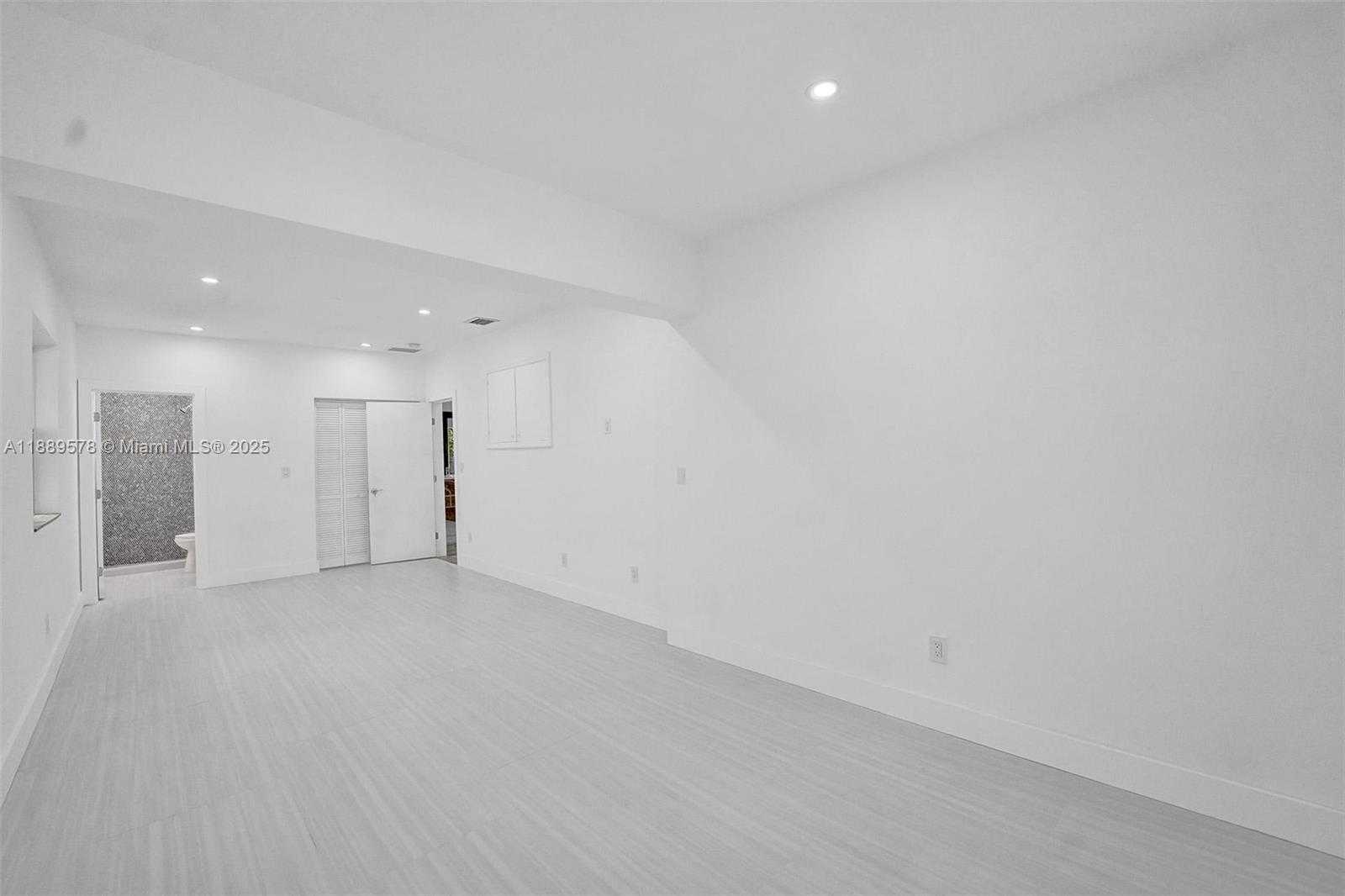 Small Image of 1430 MICHIGAN AVE, Miami Beach Number 29