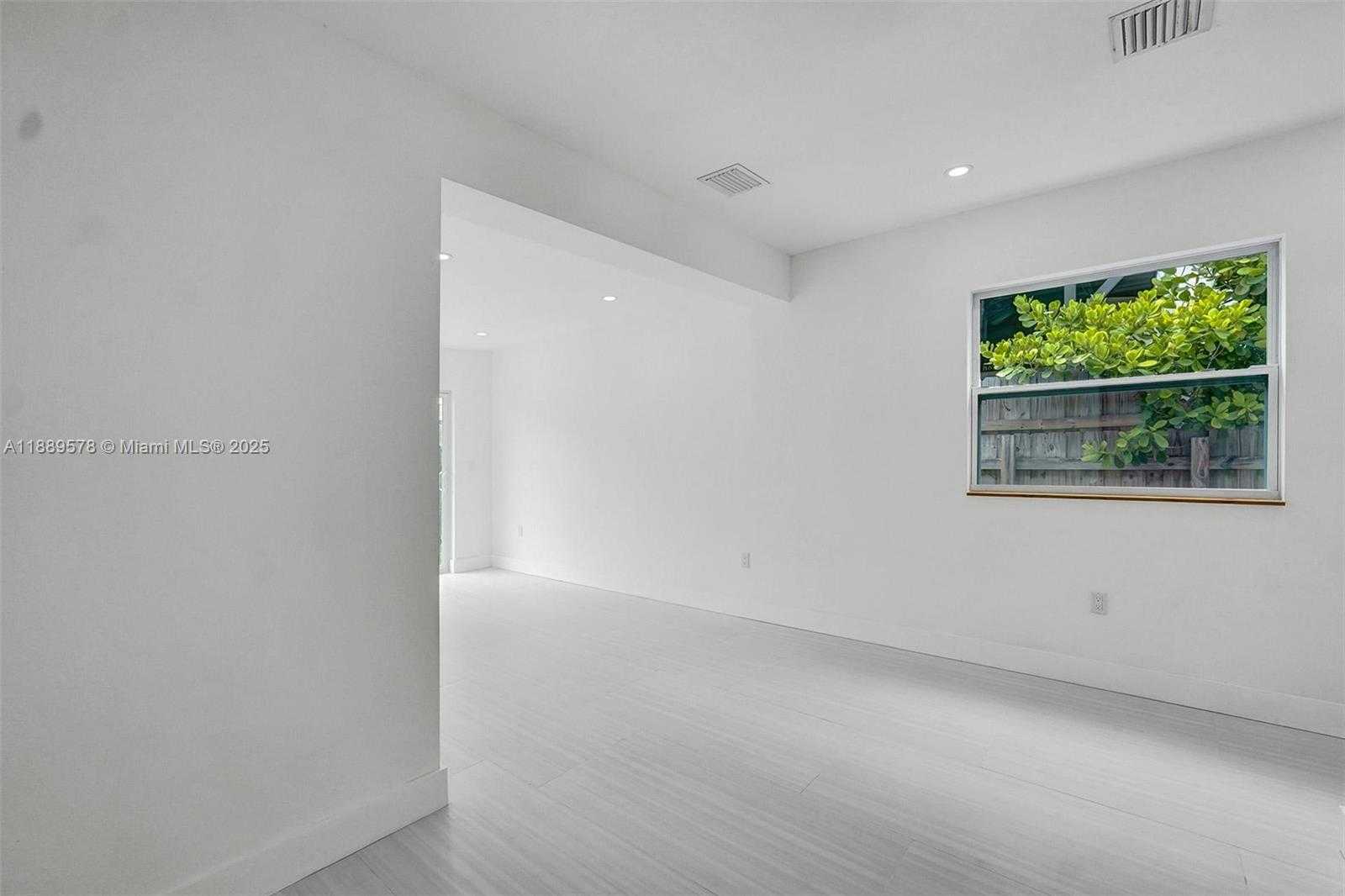 Small Image of 1430 MICHIGAN AVE, Miami Beach Number 30