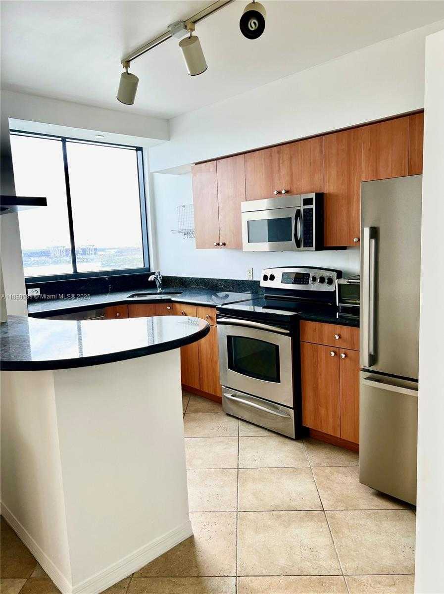 Small Image of 1330 WEST AVE #2204, Miami Beach Number 2