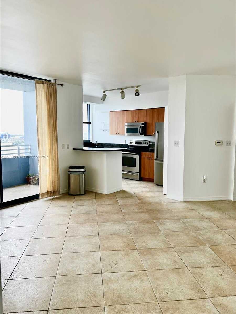 Small Image of 1330 WEST AVE #2204, Miami Beach Number 4