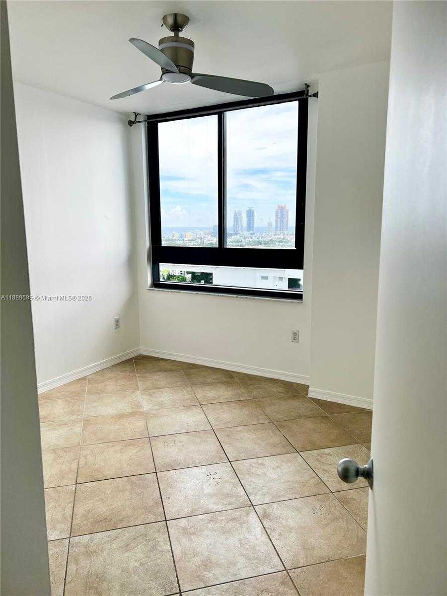 Small Image of 1330 WEST AVE #2204, Miami Beach Number 5
