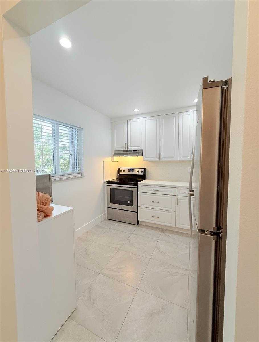 Small Image of 7825 CAMINO REAL #J-414, Miami Number 4