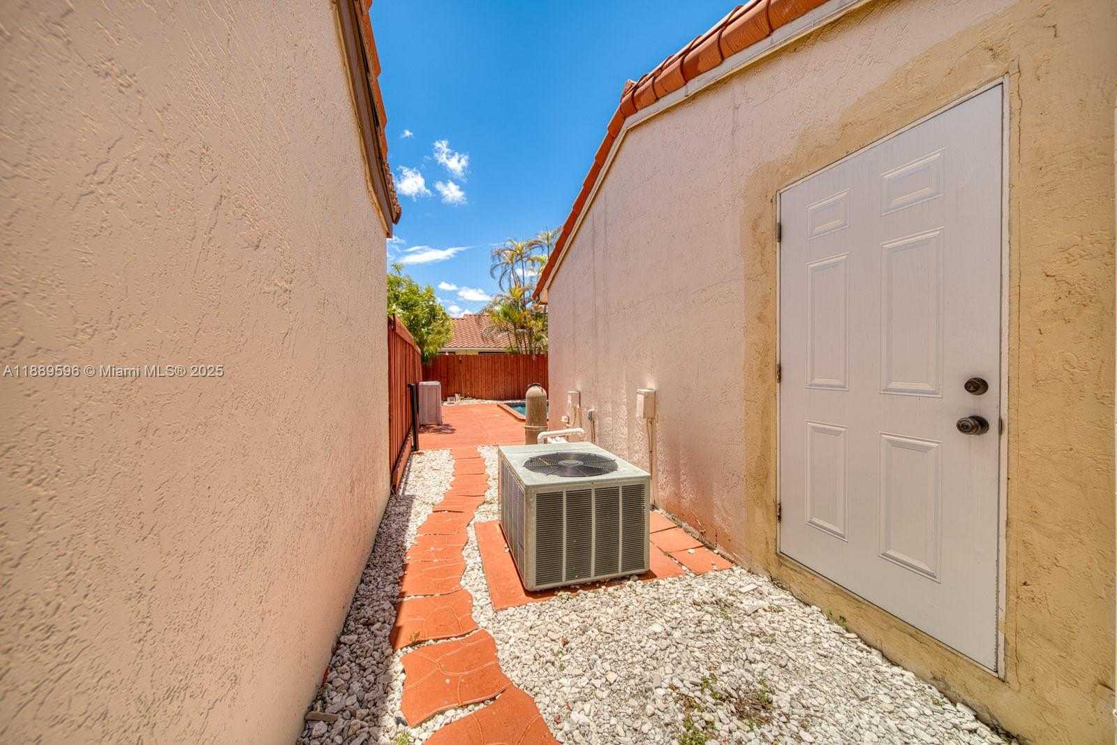 Small Image of 10000 SOUTH WEST 147TH CT, Miami Number 18